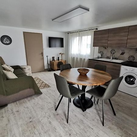 Gite - Chambres D'Hotes La Belle Helene Bressuire Bagian luar foto
