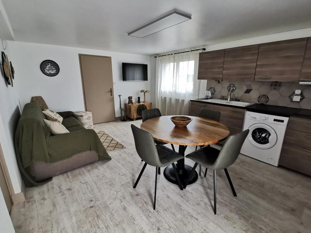 Gite - Chambres D'Hotes La Belle Helene Bressuire Bagian luar foto