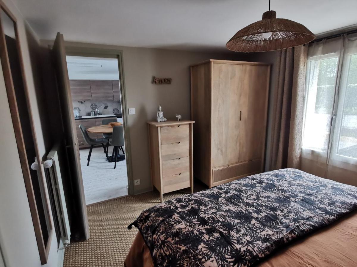 Gite - Chambres D'Hotes La Belle Helene Bressuire Bagian luar foto