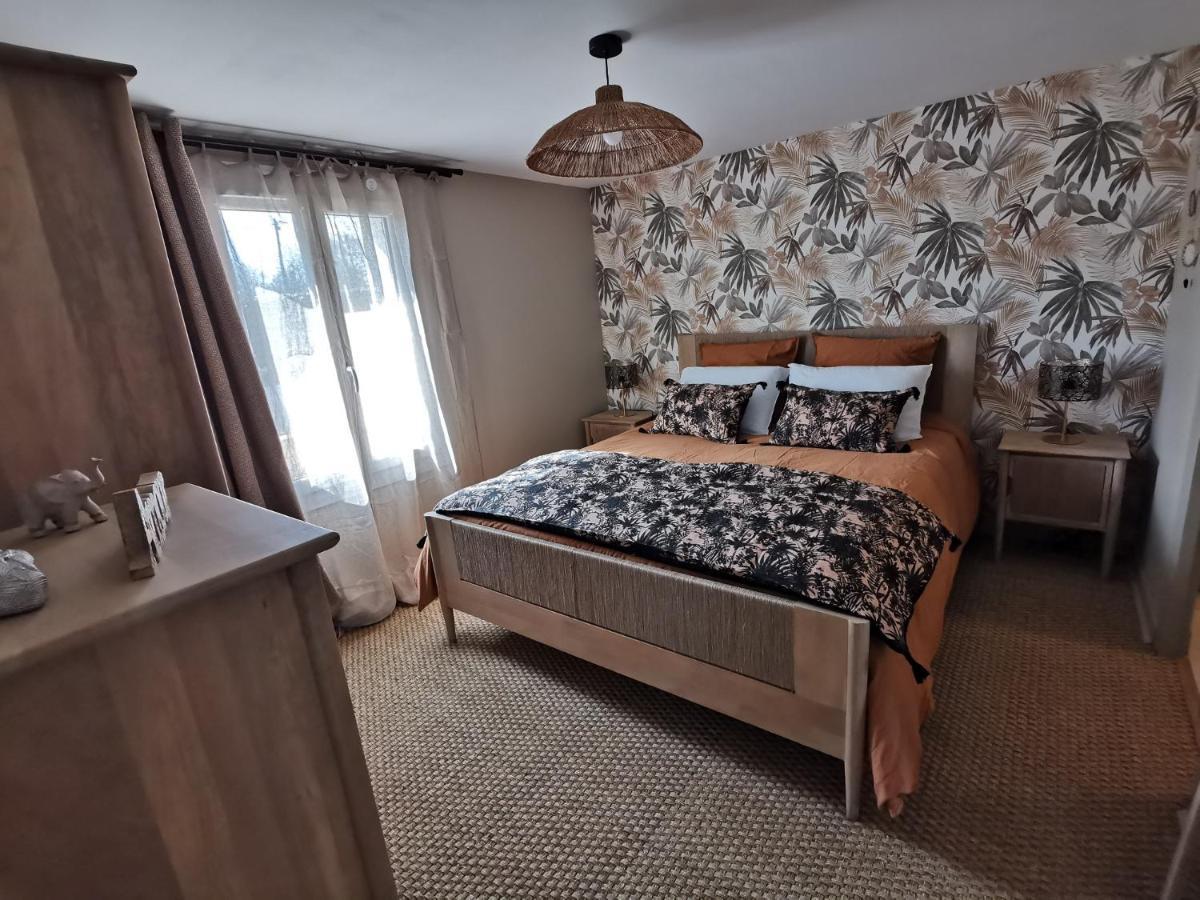 Gite - Chambres D'Hotes La Belle Helene Bressuire Bagian luar foto