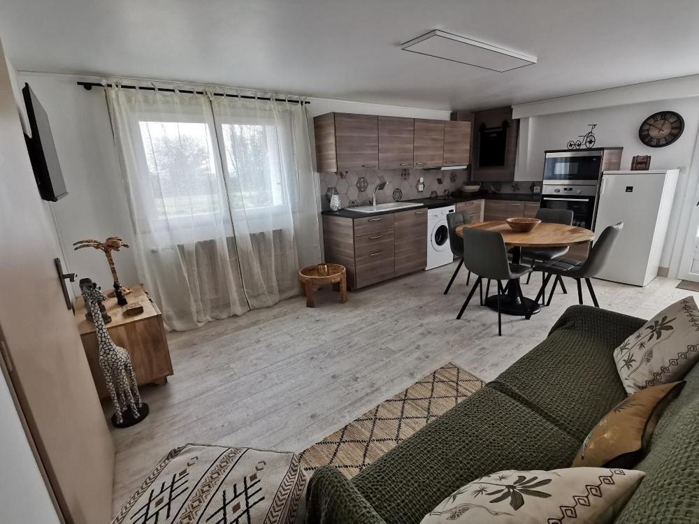 Gite - Chambres D'Hotes La Belle Helene Bressuire Bagian luar foto