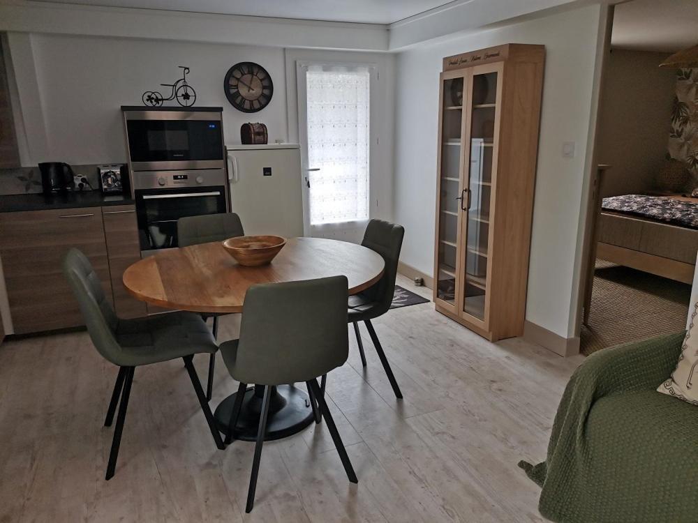 Gite - Chambres D'Hotes La Belle Helene Bressuire Bagian luar foto
