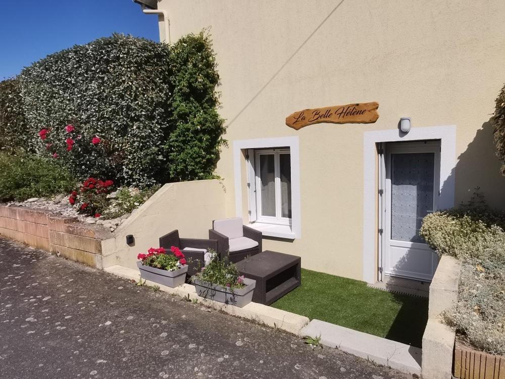 Gite - Chambres D'Hotes La Belle Helene Bressuire Bagian luar foto