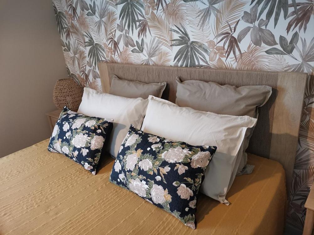 Gite - Chambres D'Hotes La Belle Helene Bressuire Bagian luar foto
